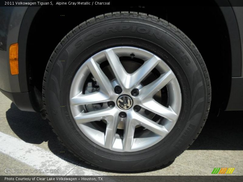 Alpine Gray Metallic / Charcoal 2011 Volkswagen Tiguan S