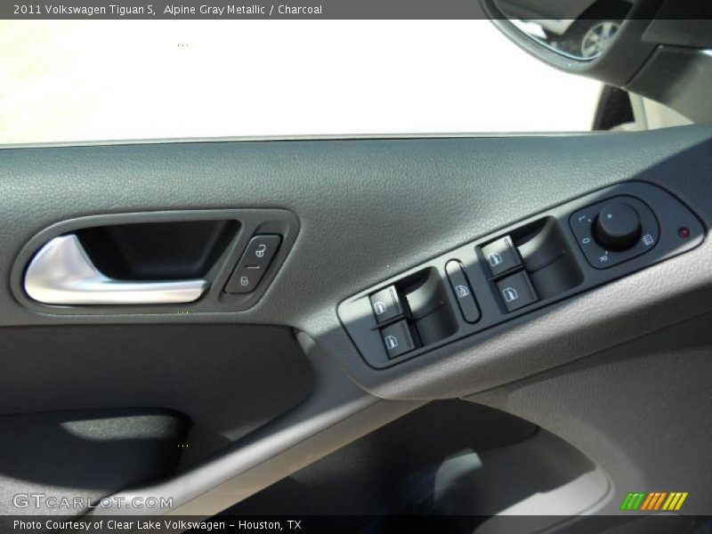Alpine Gray Metallic / Charcoal 2011 Volkswagen Tiguan S