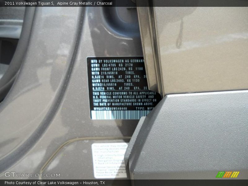 Alpine Gray Metallic / Charcoal 2011 Volkswagen Tiguan S