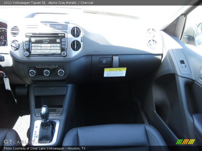 Alpine Gray Metallic / Charcoal 2011 Volkswagen Tiguan SE