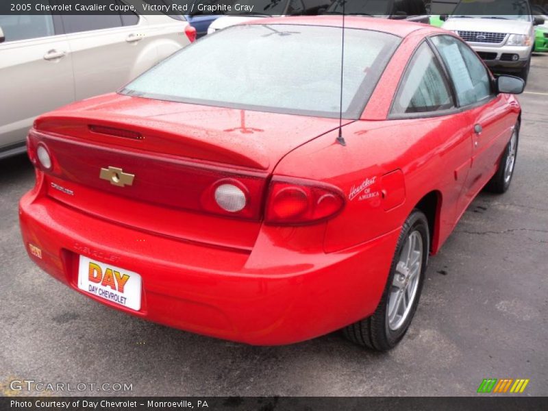 Victory Red / Graphite Gray 2005 Chevrolet Cavalier Coupe