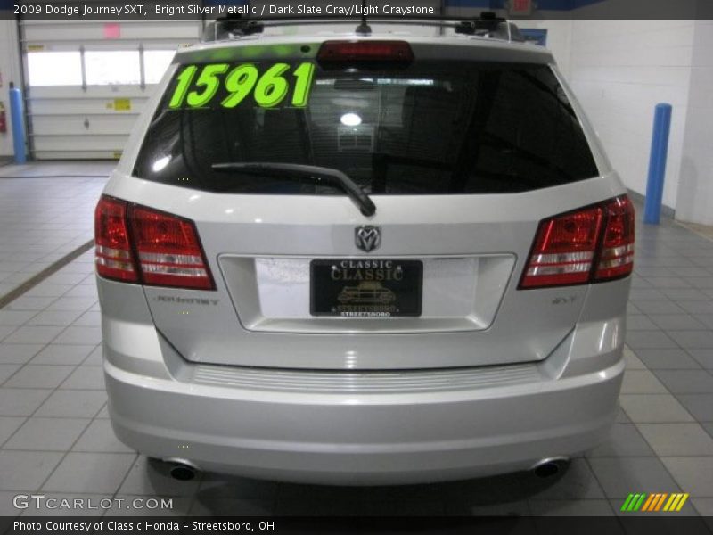 Bright Silver Metallic / Dark Slate Gray/Light Graystone 2009 Dodge Journey SXT