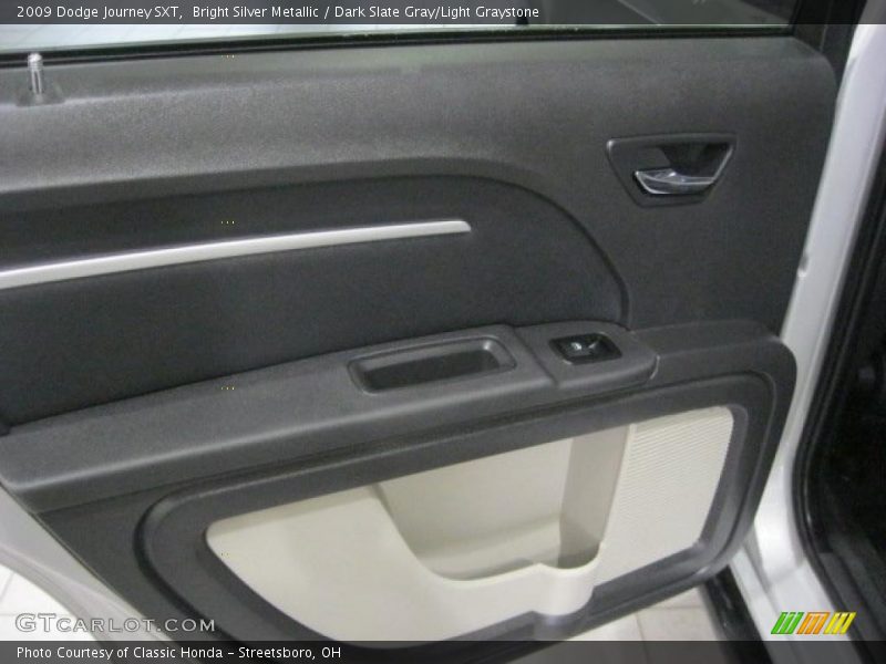 Bright Silver Metallic / Dark Slate Gray/Light Graystone 2009 Dodge Journey SXT