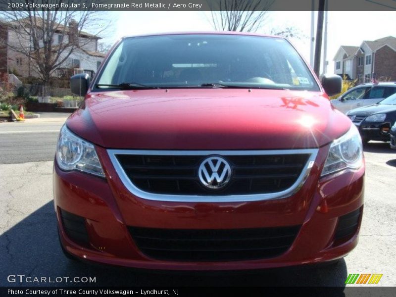 Pomegranate Red Metallic / Aero Grey 2009 Volkswagen Routan S
