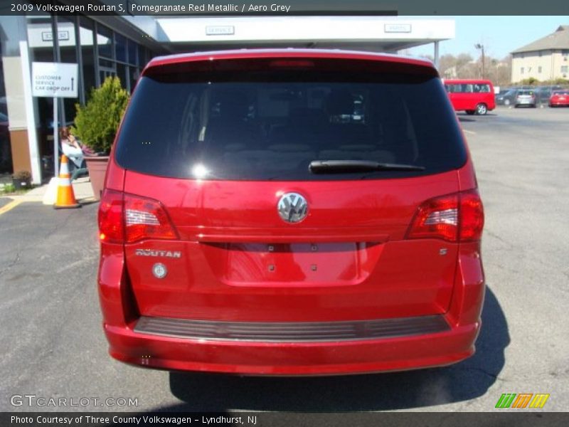 Pomegranate Red Metallic / Aero Grey 2009 Volkswagen Routan S