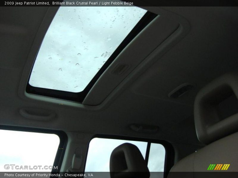 Brilliant Black Crystal Pearl / Light Pebble Beige 2009 Jeep Patriot Limited
