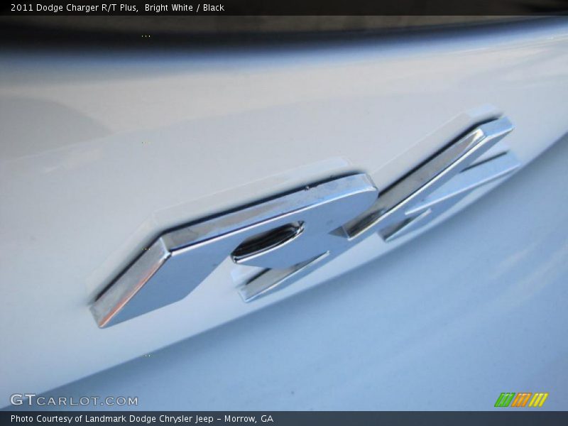 Bright White / Black 2011 Dodge Charger R/T Plus