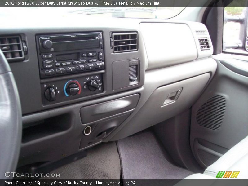 Controls of 2002 F350 Super Duty Lariat Crew Cab Dually