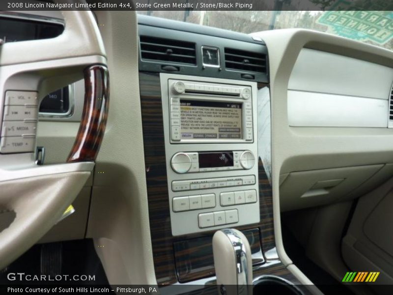 Controls of 2008 Navigator Limited Edition 4x4