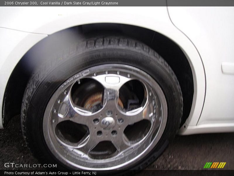Cool Vanilla / Dark Slate Gray/Light Graystone 2006 Chrysler 300