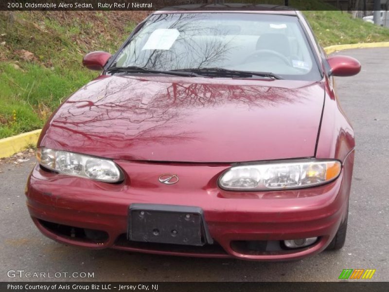 Ruby Red / Neutral 2001 Oldsmobile Alero Sedan