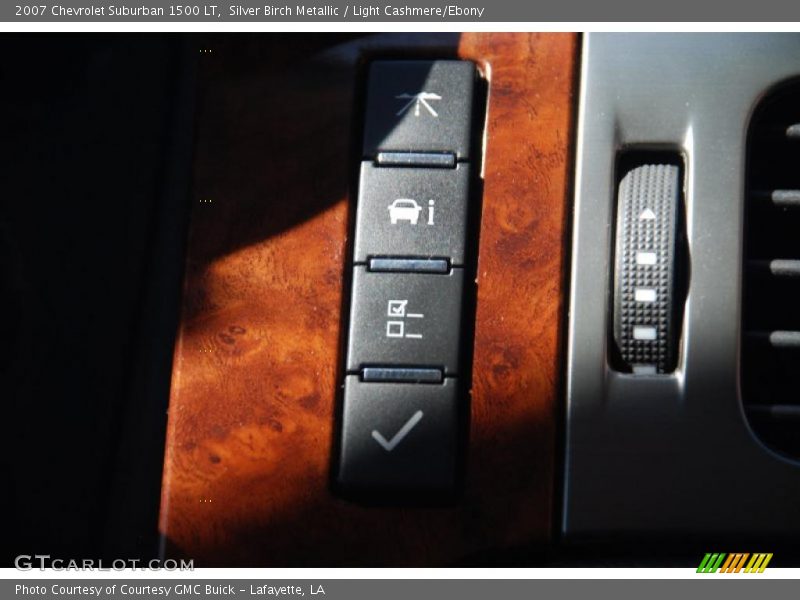 Silver Birch Metallic / Light Cashmere/Ebony 2007 Chevrolet Suburban 1500 LT