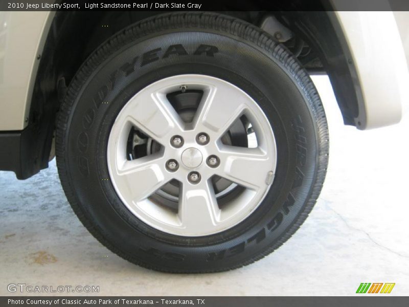 Light Sandstone Pearl / Dark Slate Gray 2010 Jeep Liberty Sport