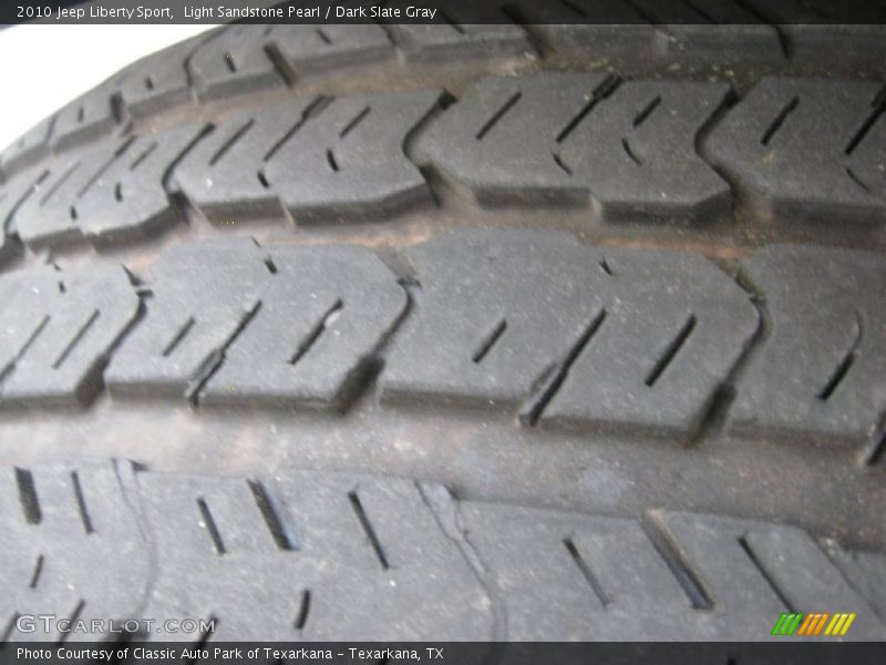 Light Sandstone Pearl / Dark Slate Gray 2010 Jeep Liberty Sport