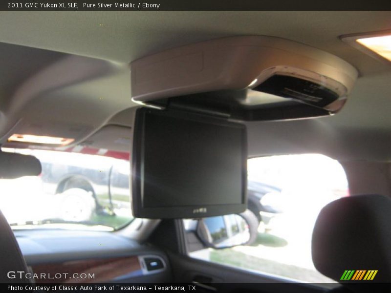 Pure Silver Metallic / Ebony 2011 GMC Yukon XL SLE