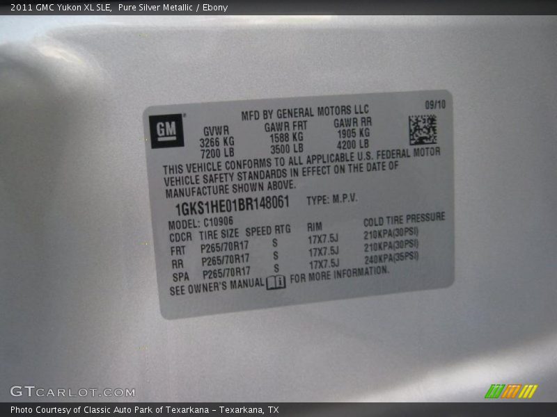 Pure Silver Metallic / Ebony 2011 GMC Yukon XL SLE