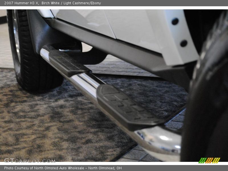 Birch White / Light Cashmere/Ebony 2007 Hummer H3 X