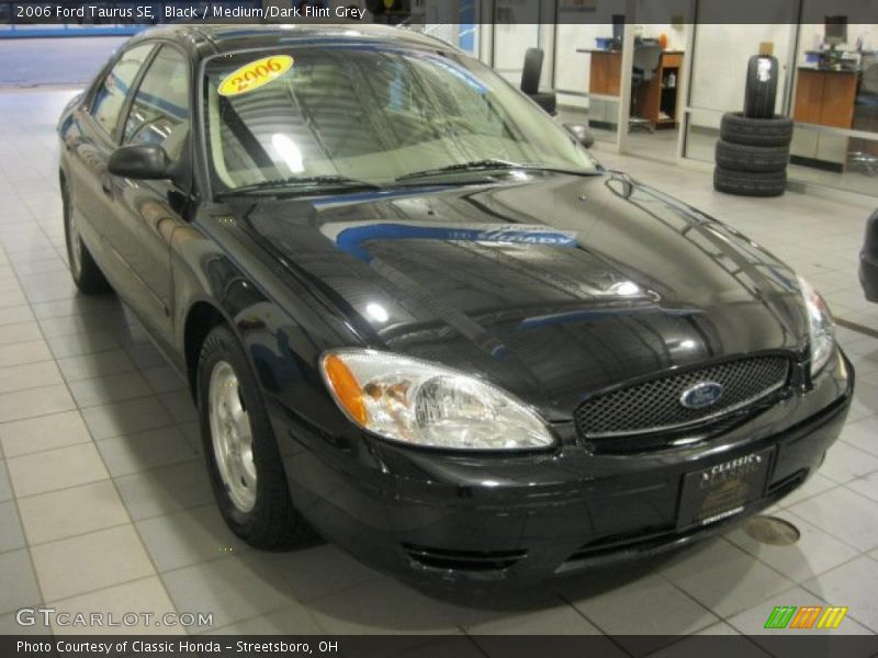 Black / Medium/Dark Flint Grey 2006 Ford Taurus SE
