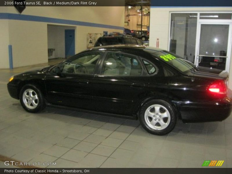 Black / Medium/Dark Flint Grey 2006 Ford Taurus SE