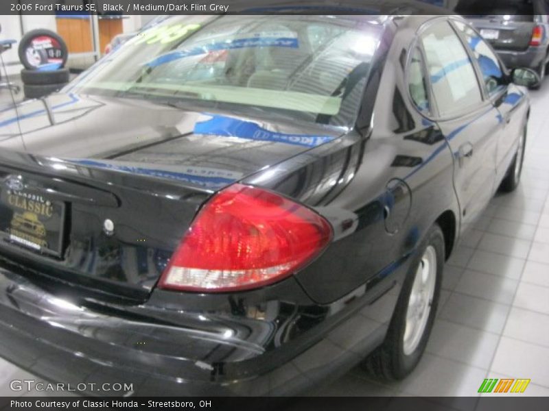 Black / Medium/Dark Flint Grey 2006 Ford Taurus SE