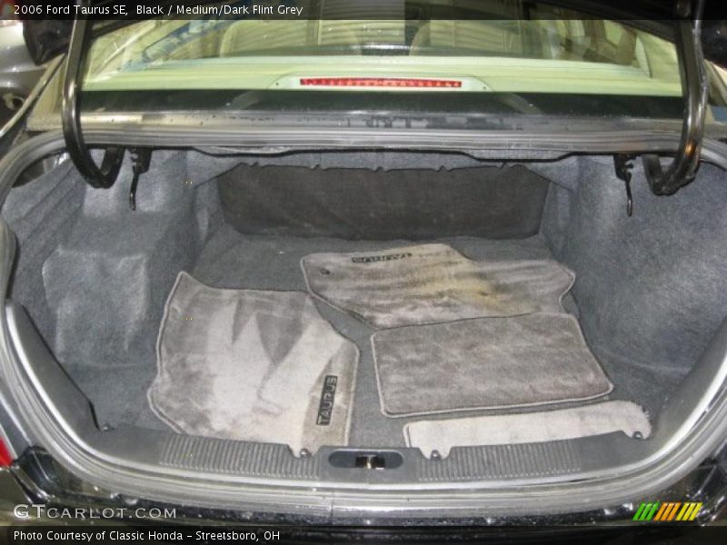 Black / Medium/Dark Flint Grey 2006 Ford Taurus SE