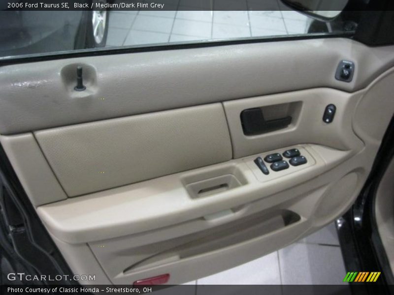 Black / Medium/Dark Flint Grey 2006 Ford Taurus SE