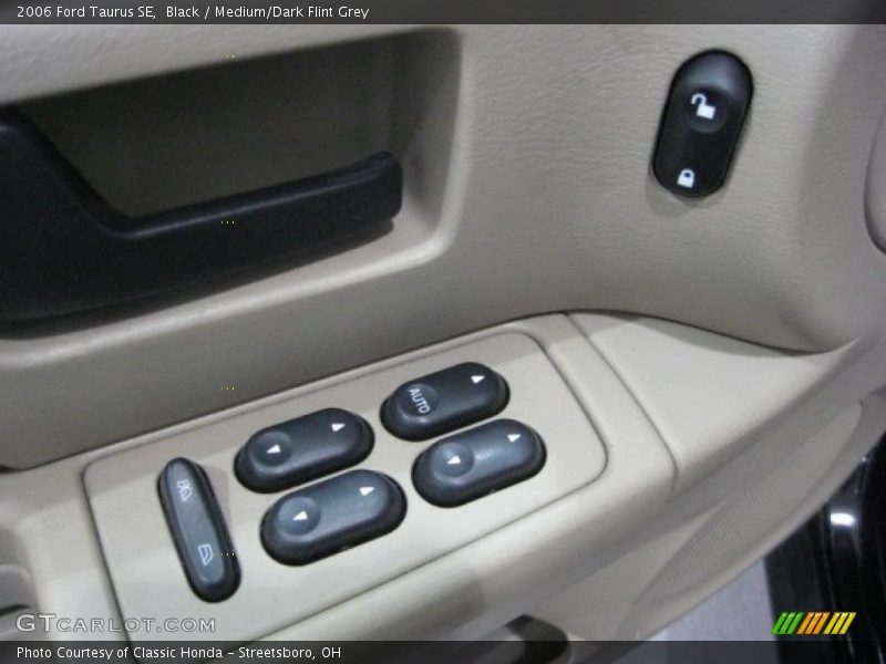 Black / Medium/Dark Flint Grey 2006 Ford Taurus SE