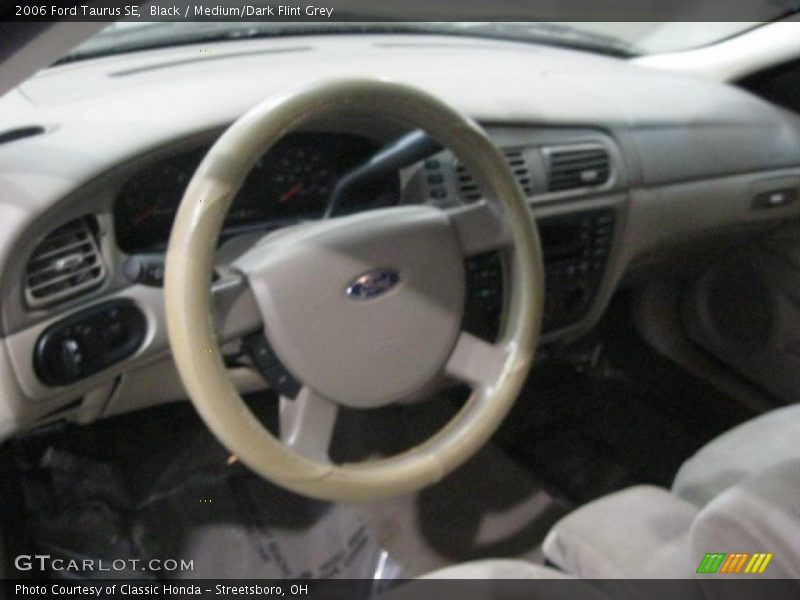 Black / Medium/Dark Flint Grey 2006 Ford Taurus SE