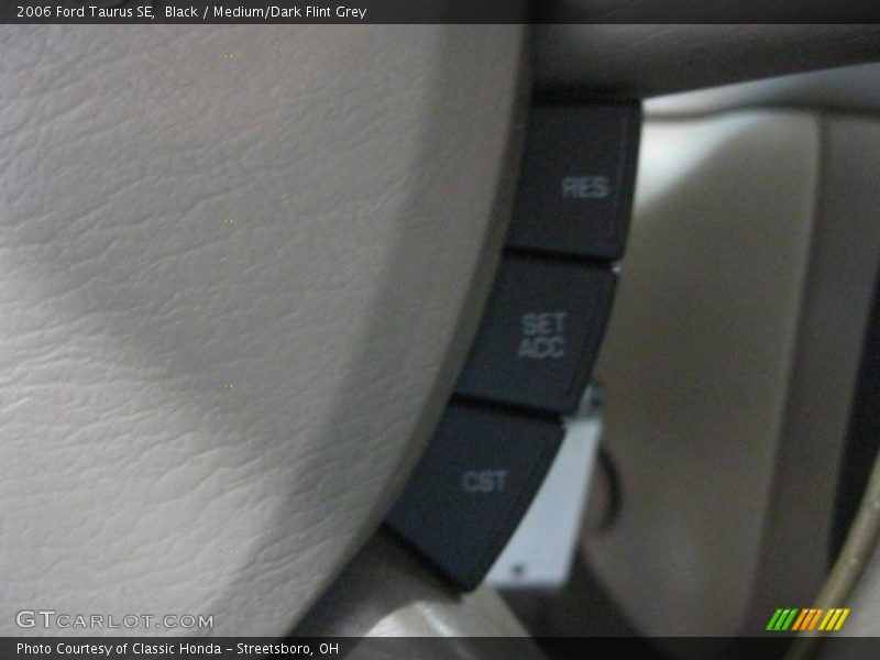 Black / Medium/Dark Flint Grey 2006 Ford Taurus SE