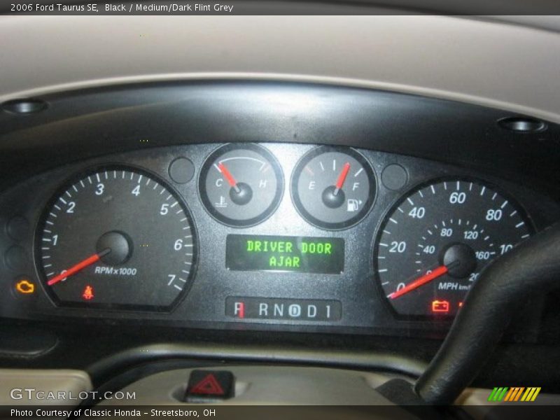 Black / Medium/Dark Flint Grey 2006 Ford Taurus SE
