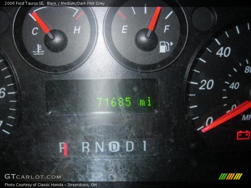 Black / Medium/Dark Flint Grey 2006 Ford Taurus SE