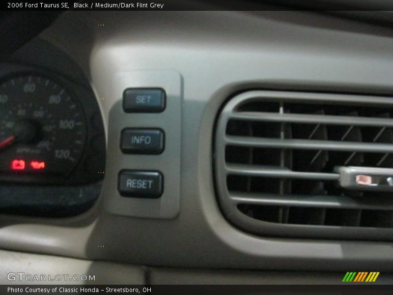 Black / Medium/Dark Flint Grey 2006 Ford Taurus SE