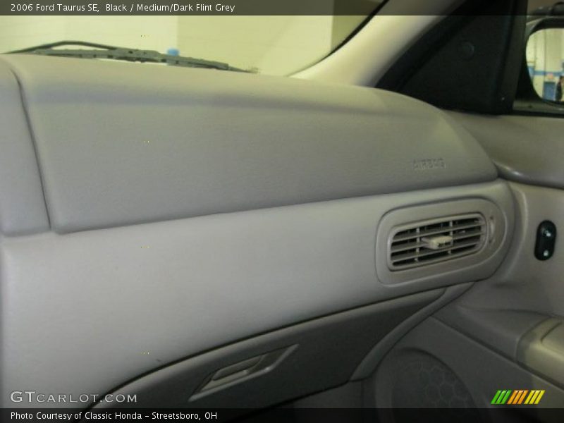 Black / Medium/Dark Flint Grey 2006 Ford Taurus SE