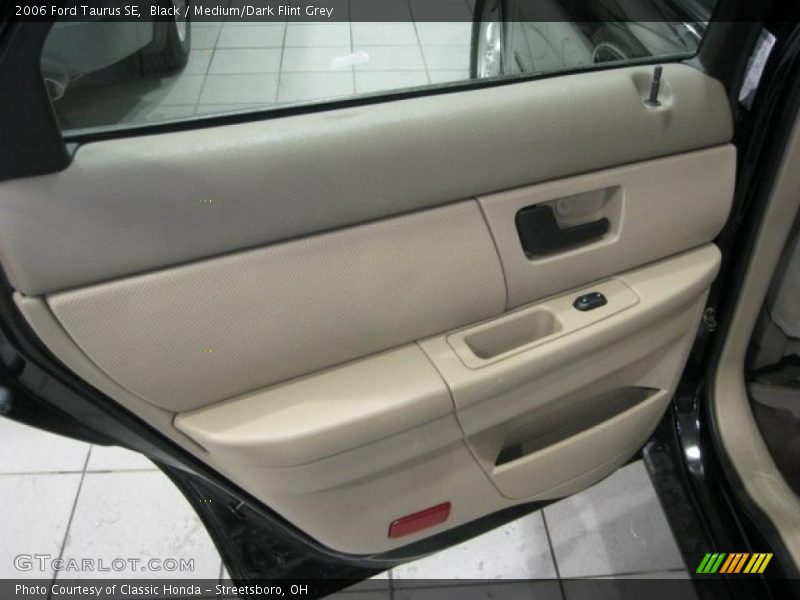 Black / Medium/Dark Flint Grey 2006 Ford Taurus SE