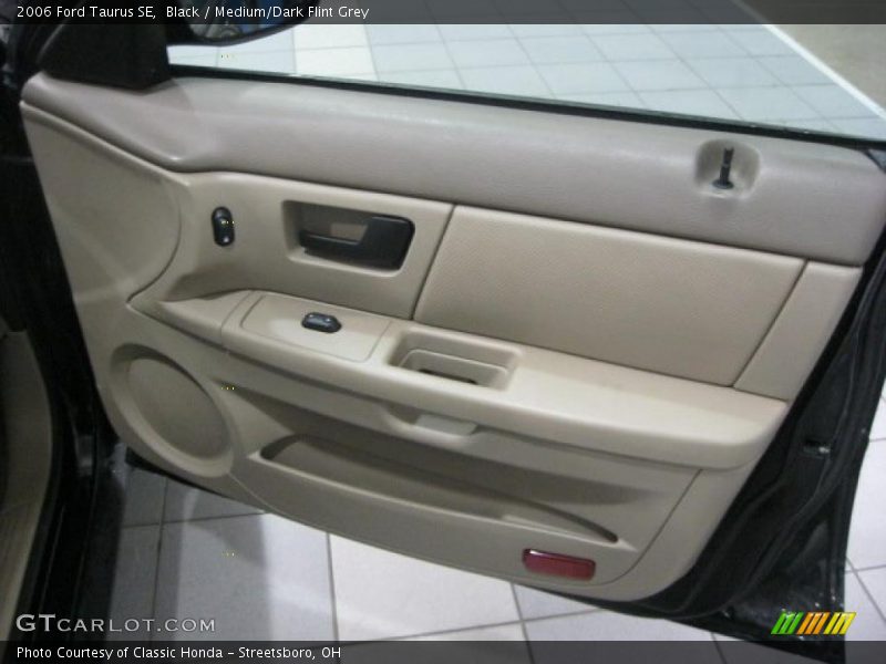 Black / Medium/Dark Flint Grey 2006 Ford Taurus SE