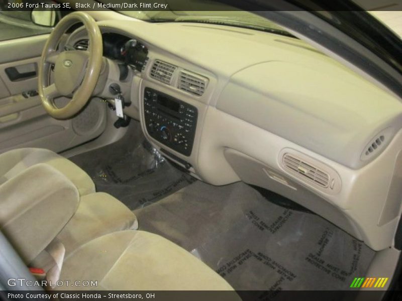 Black / Medium/Dark Flint Grey 2006 Ford Taurus SE