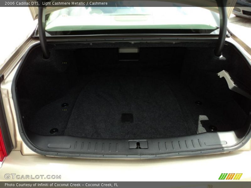 Light Cashmere Metallic / Cashmere 2006 Cadillac DTS