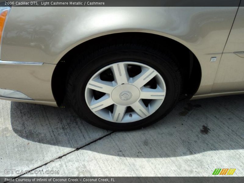 Light Cashmere Metallic / Cashmere 2006 Cadillac DTS