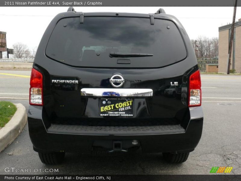 Super Black / Graphite 2011 Nissan Pathfinder LE 4x4
