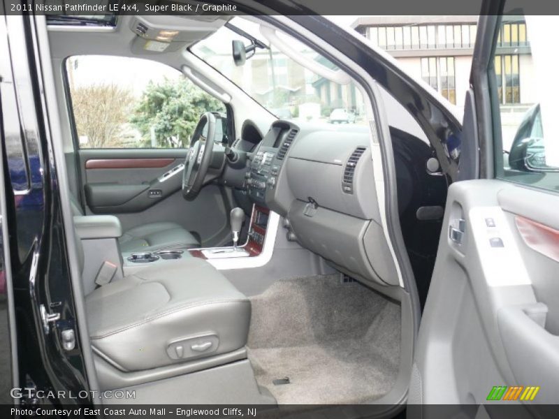 Super Black / Graphite 2011 Nissan Pathfinder LE 4x4