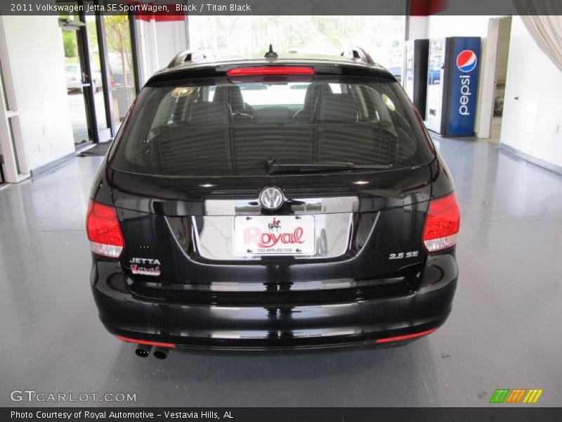 Black / Titan Black 2011 Volkswagen Jetta SE SportWagen