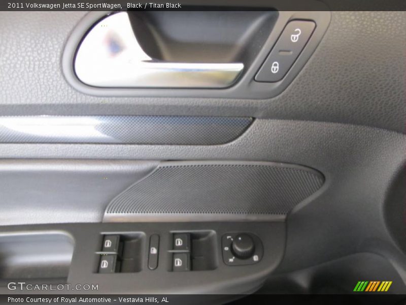 Black / Titan Black 2011 Volkswagen Jetta SE SportWagen
