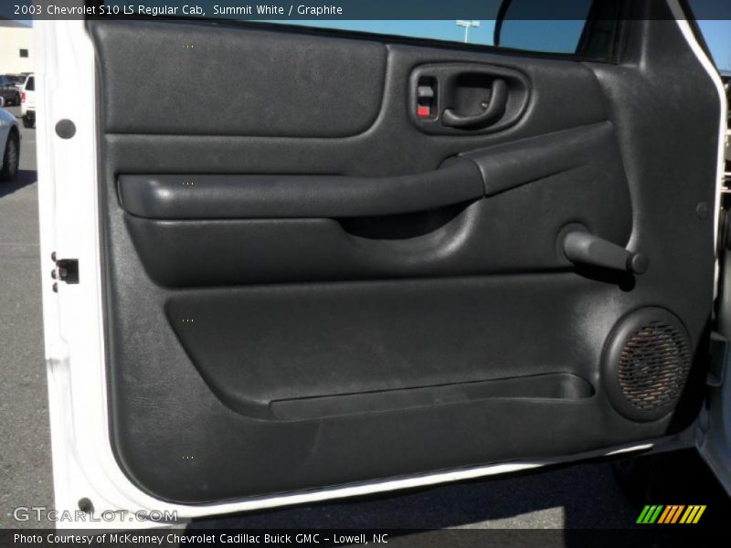 Door Panel of 2003 S10 LS Regular Cab