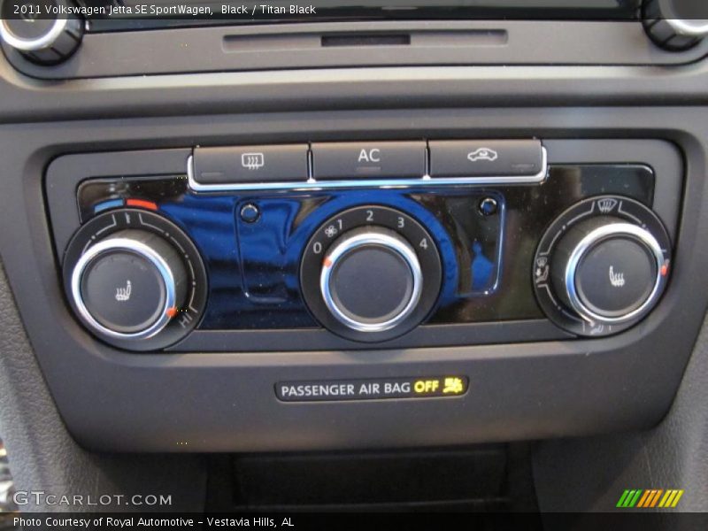 Controls of 2011 Jetta SE SportWagen