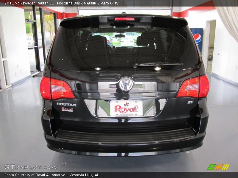 Nocturne Black Metallic / Aero Gray 2011 Volkswagen Routan SE