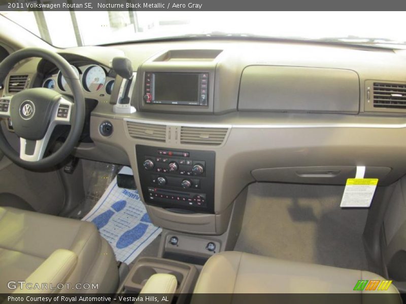 Nocturne Black Metallic / Aero Gray 2011 Volkswagen Routan SE