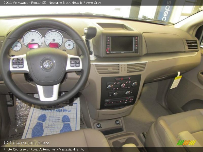 Nocturne Black Metallic / Aero Gray 2011 Volkswagen Routan SE