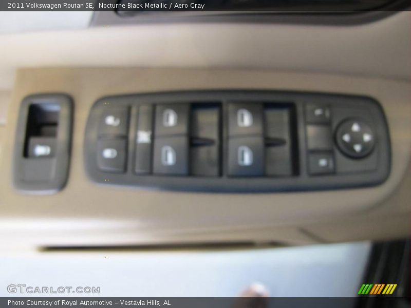 Nocturne Black Metallic / Aero Gray 2011 Volkswagen Routan SE