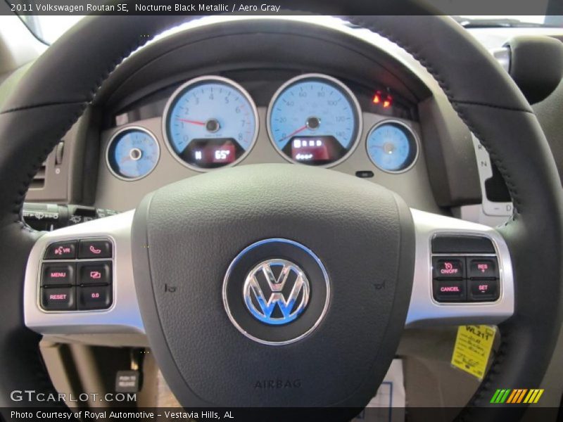 Nocturne Black Metallic / Aero Gray 2011 Volkswagen Routan SE