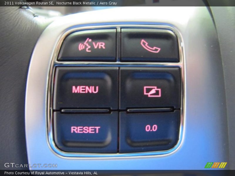 Nocturne Black Metallic / Aero Gray 2011 Volkswagen Routan SE